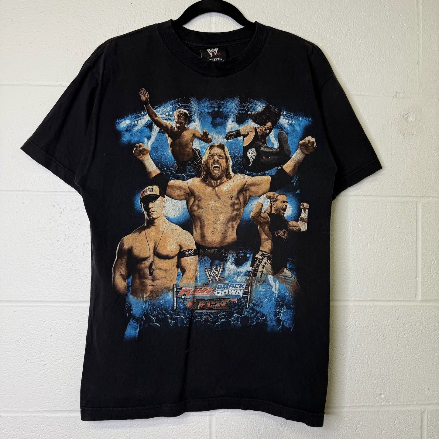 2000s WWE Raw vs Smackdown T-shirt Sz M (B1658)