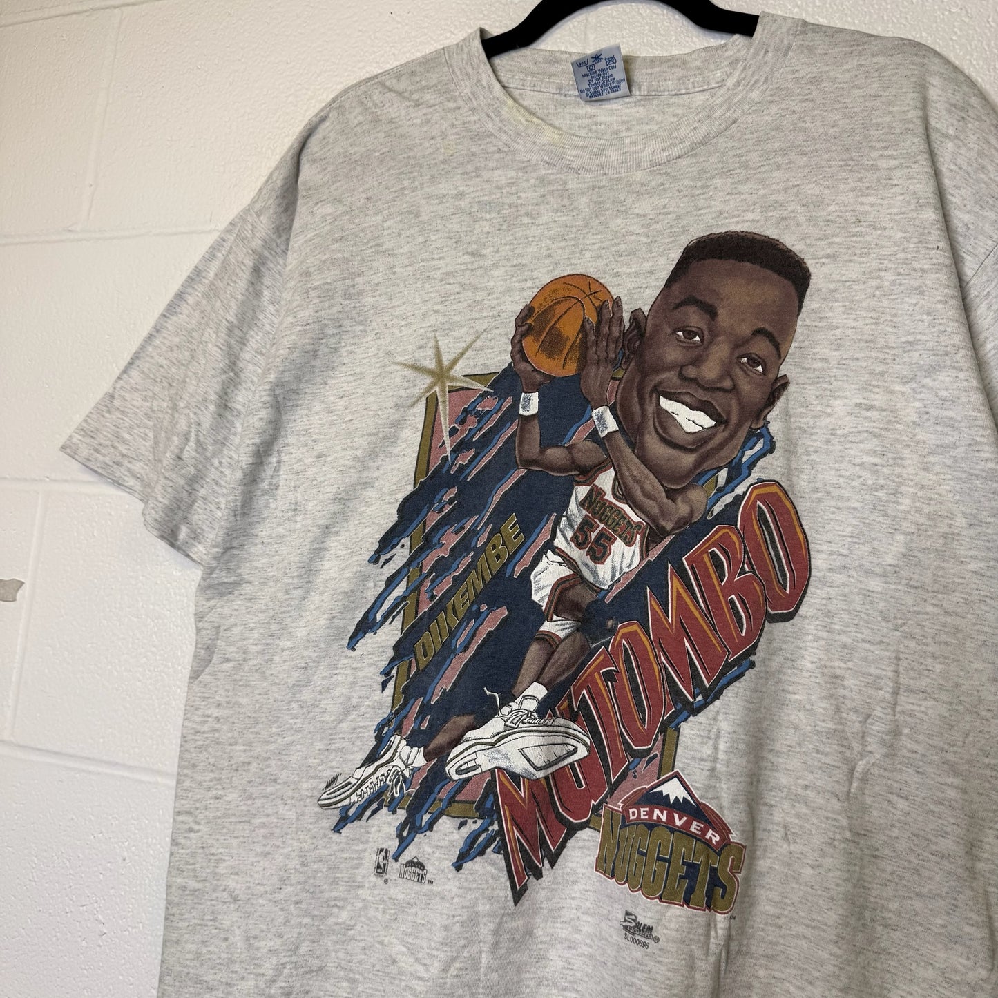 90s Denver Nuggets Mutumbo NBA Salem Caricature T-Shirt Sz L (B2810)