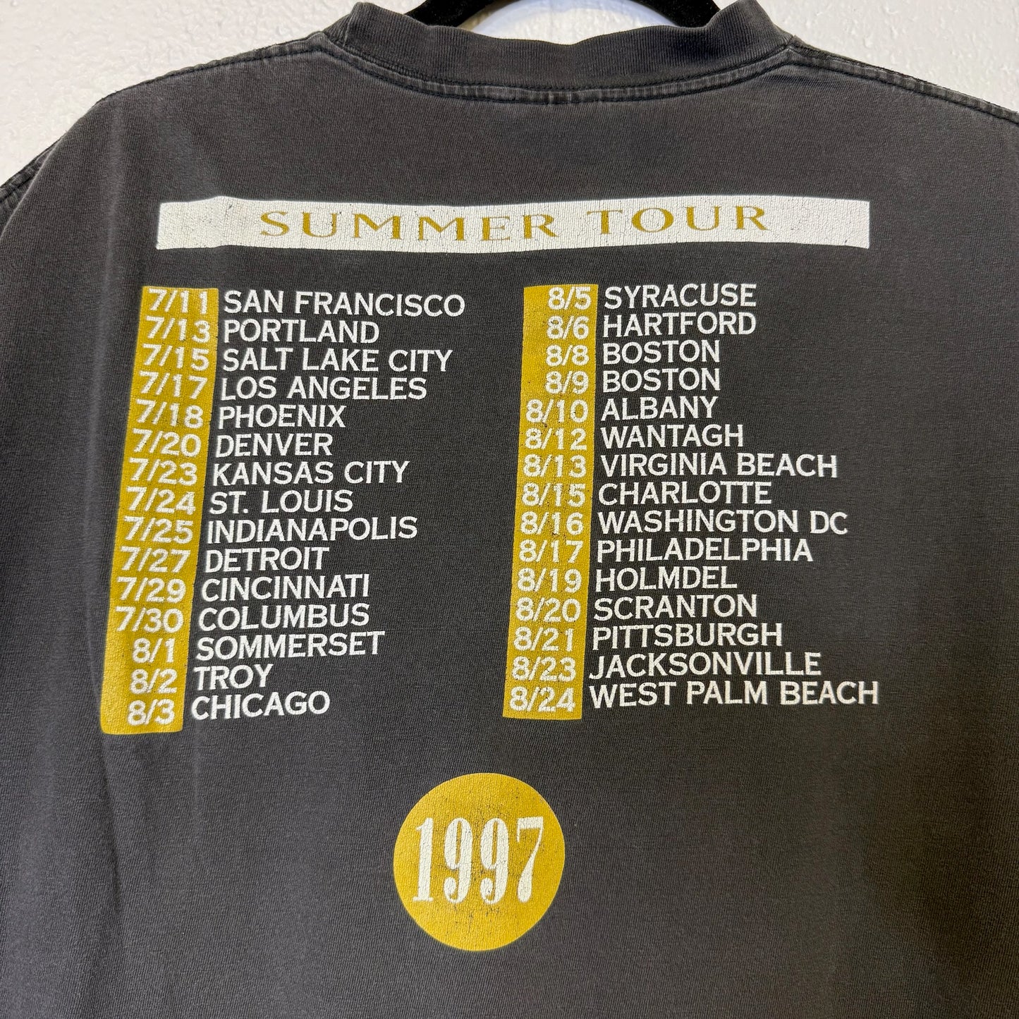 1997 Neil Young Wanted Poster T-Shirt Sz L (B435)