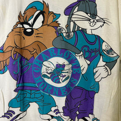 90s Taz & Bugs Bunny Charlotte Hornets NBA T-Shirt (B2438)