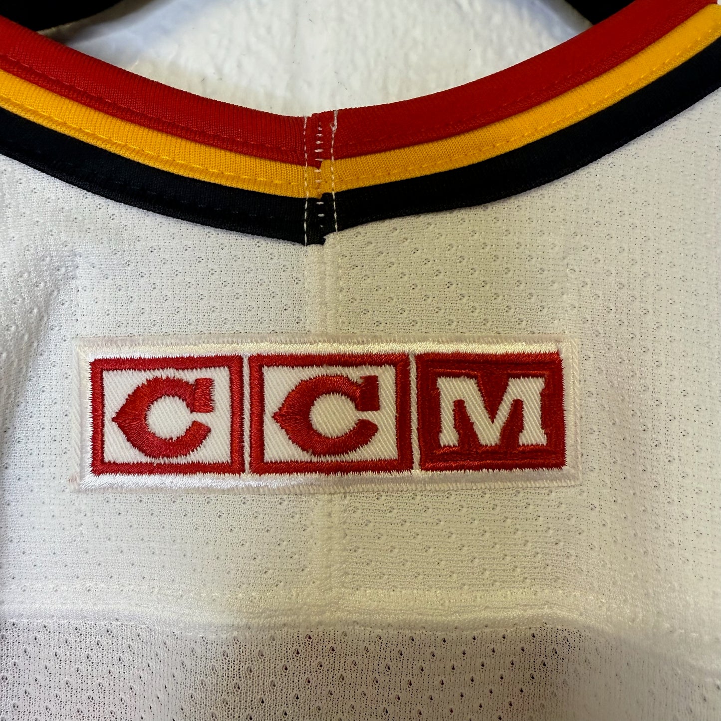 2000s Calgary Flames CCM Hockey NHL Jersey Sz L Deadstock (B1789)