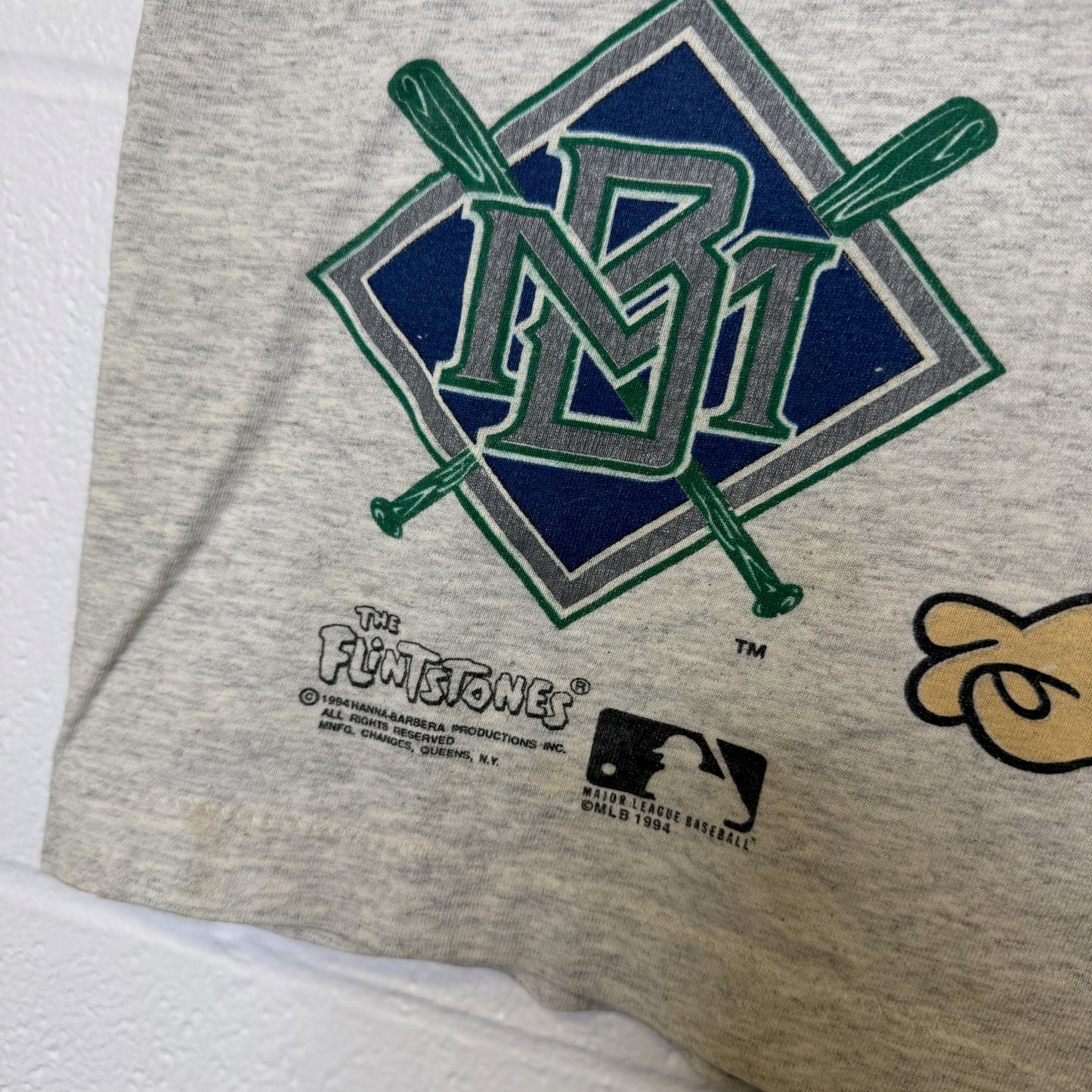 90s Milwaukee Brewers Fred Flintstones MLB T-Shirt Sz L (B2838)