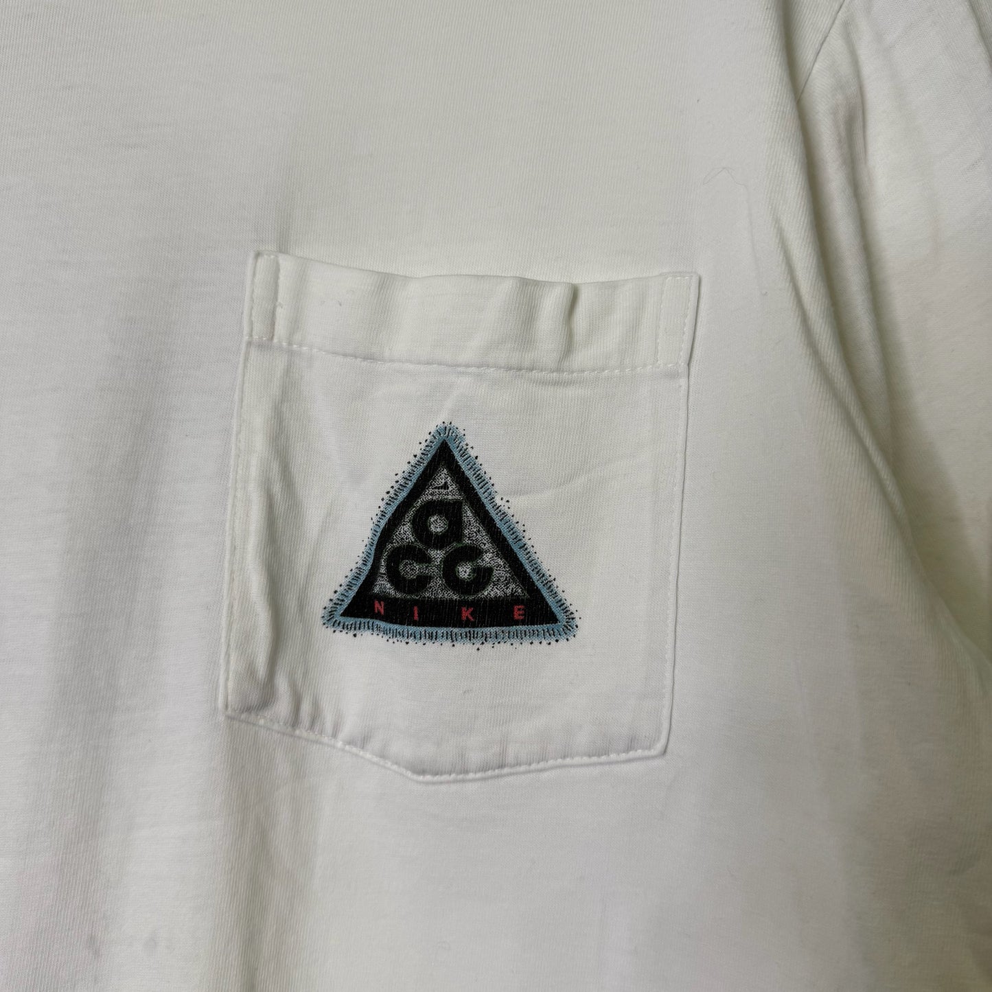 90's Nike ACG Pocket T-Shirt Sz L (B673)