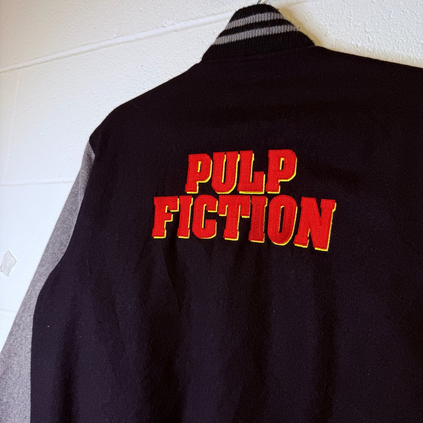 90s Pulp Fiction Alliance Video Movie Promo Jacket Sz M (B2375)