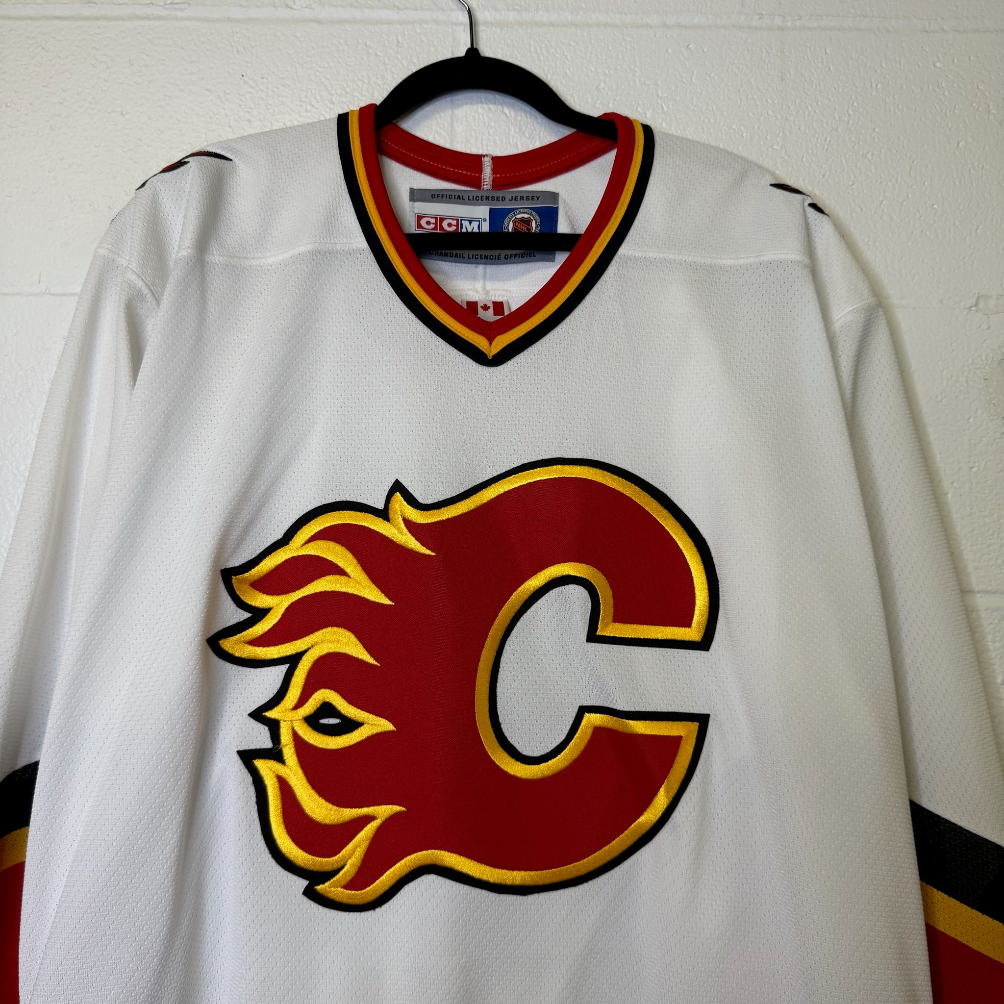 2000s Calgary Flames CCM Hockey NHL Jersey Sz L Deadstock (B1789