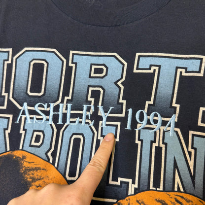 90s University of North Carolina Tar Heels Wauldron AOP T-shirt Sz L (B2588)