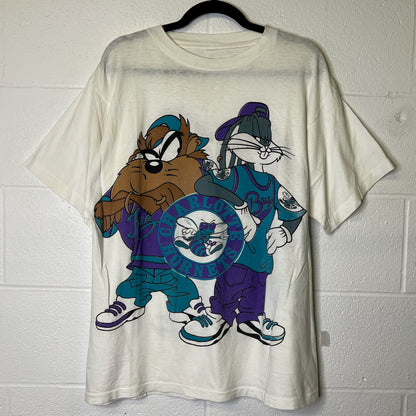 90s Taz & Bugs Bunny Charlotte Hornets NBA T-Shirt (B2438)