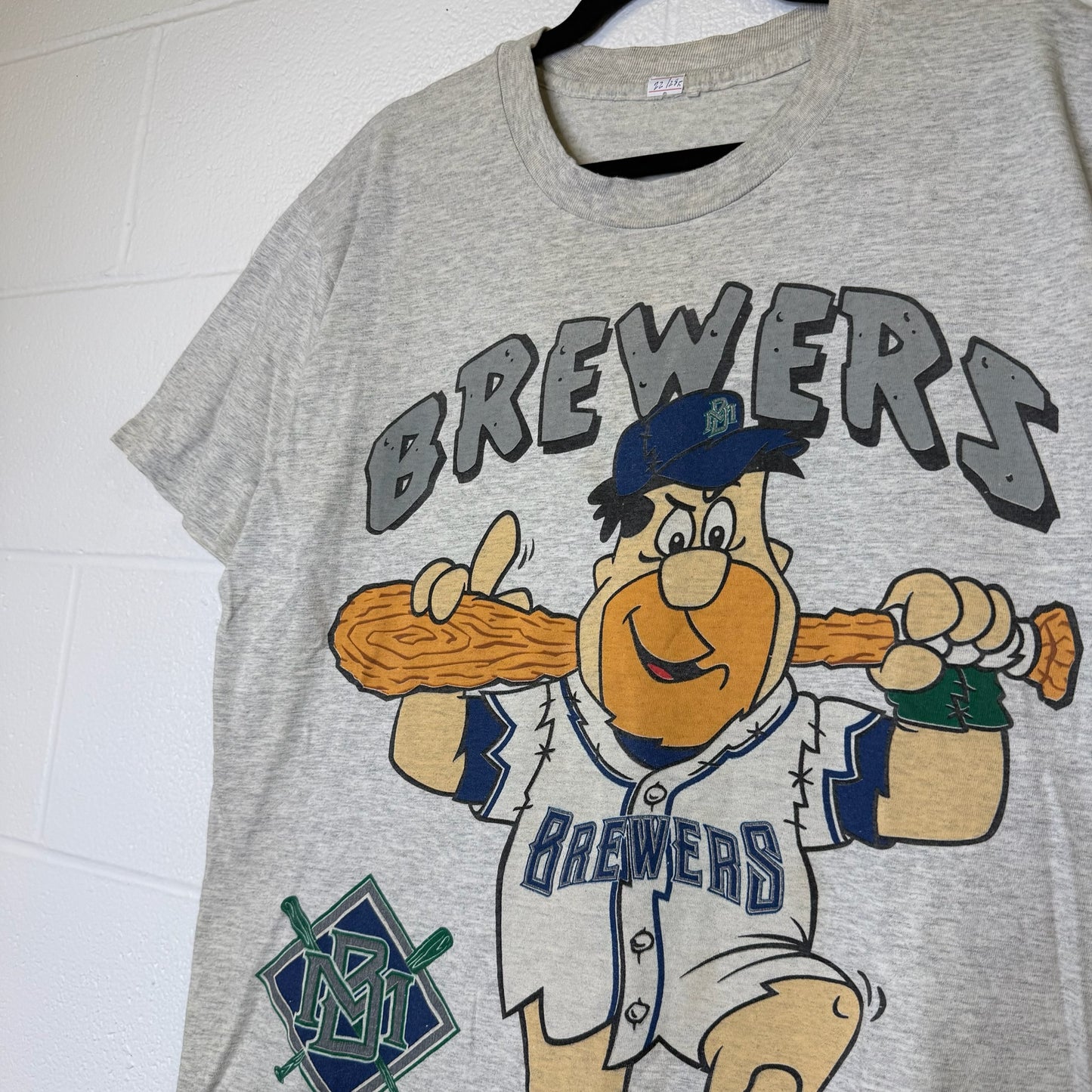 90s Milwaukee Brewers Fred Flintstones MLB T-Shirt Sz L (B2838)