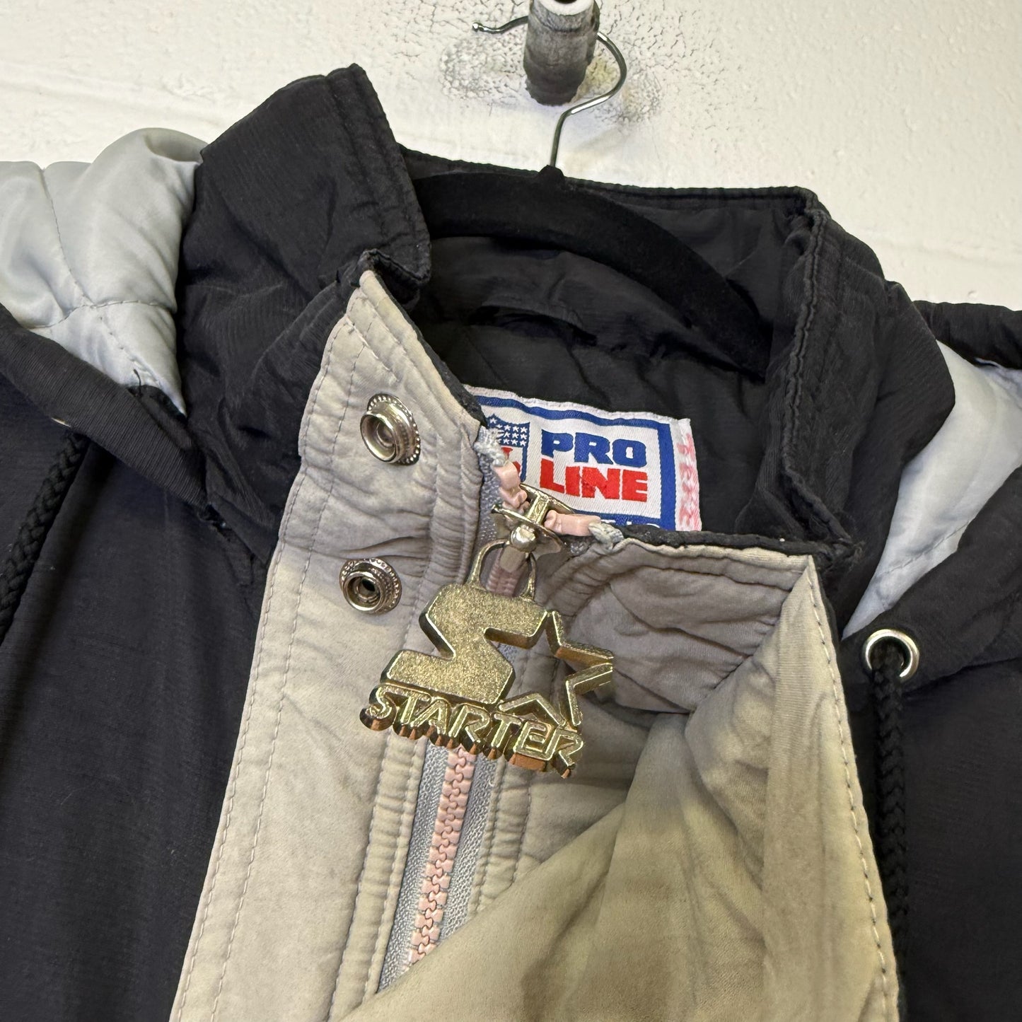 90's Oakland Raiders NFL Starter Jacket Sz M (B2491)