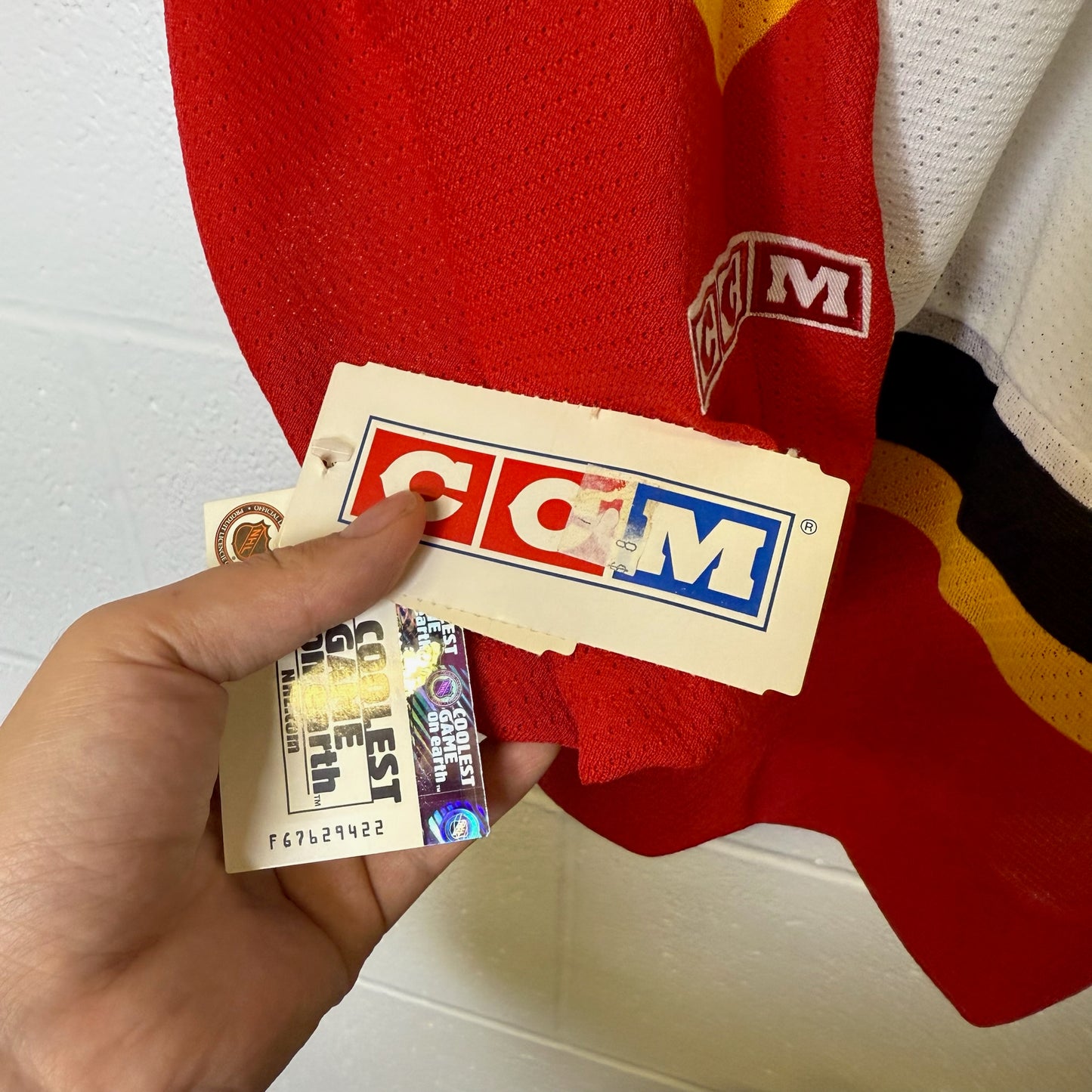 2000s Calgary Flames CCM Hockey NHL Jersey Sz L Deadstock (B1789)