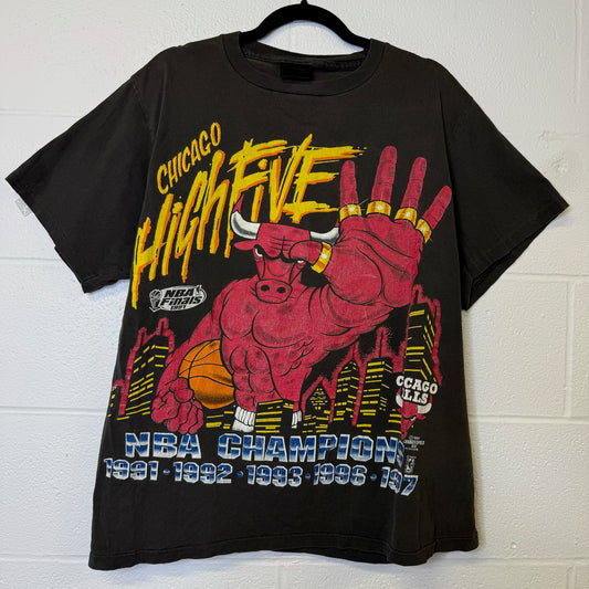 1997 Chicago Bulls High Five NBA T-shirt Sz L (B442)