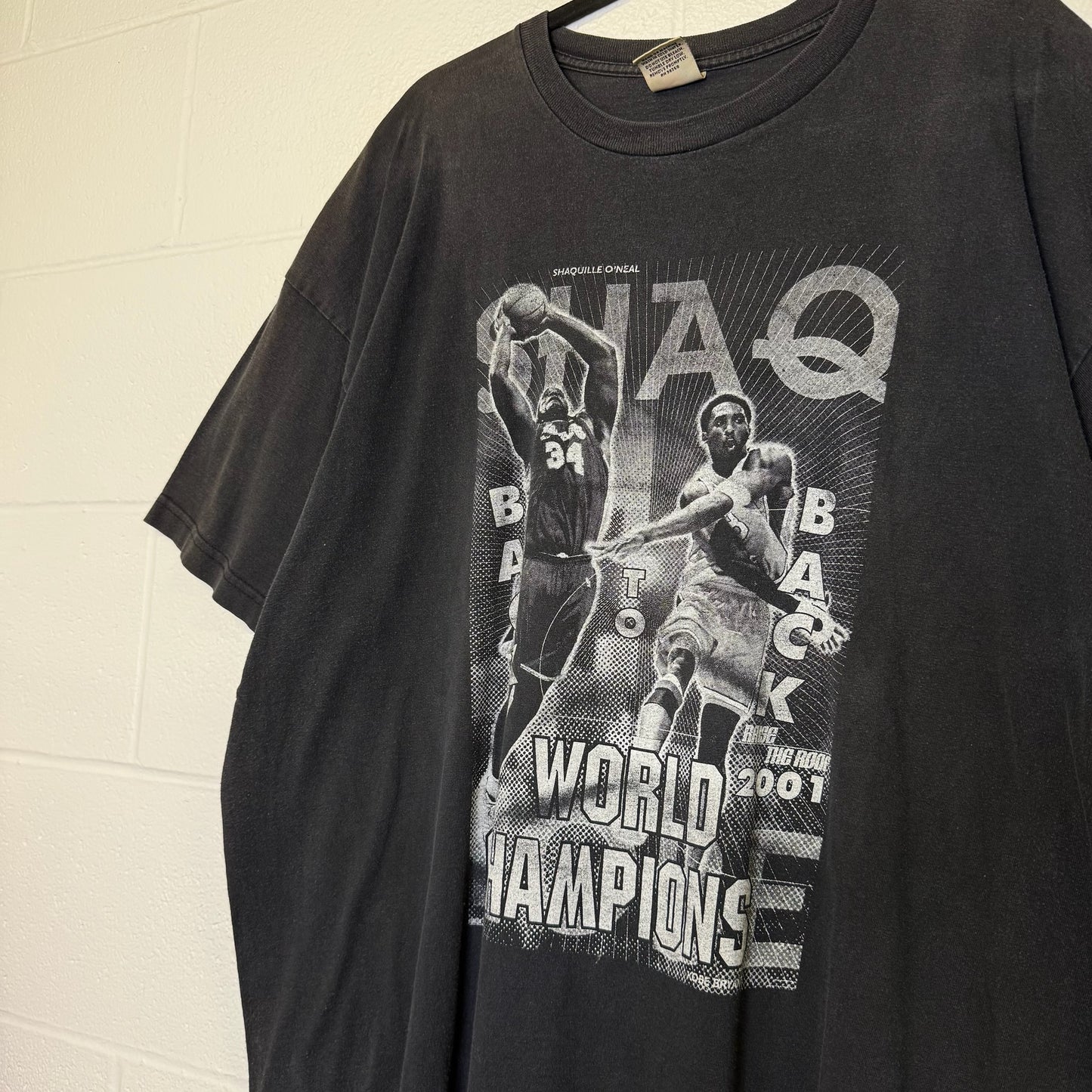 2001 Kobe and Shaq LA Lakers NBA T-shirt Sz XXL (B2971)
