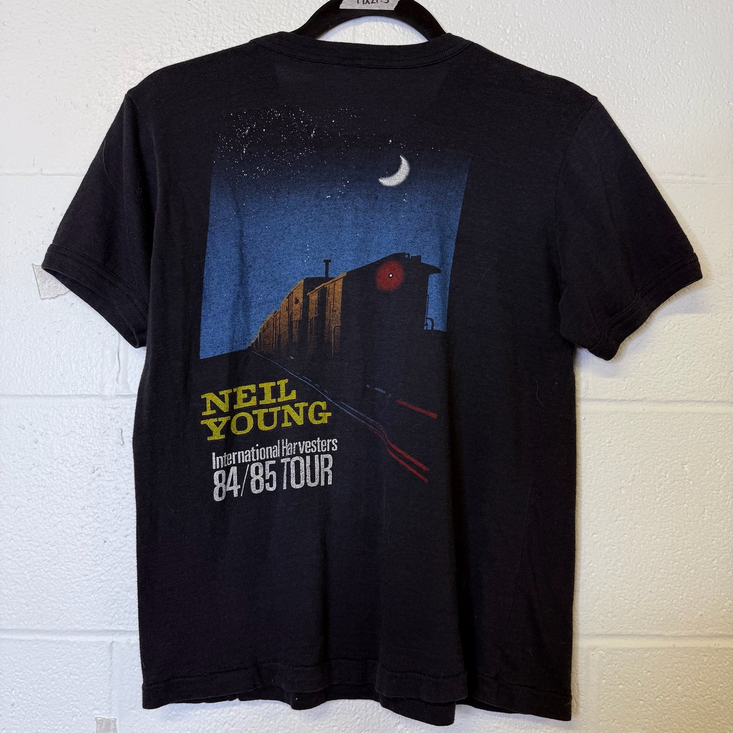 1985 NEIL YOUNG w/ The International Harvesters Concert Tour T-Shirt (B2504)