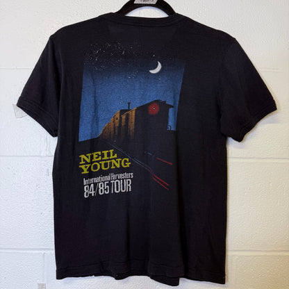 1985 NEIL YOUNG w/ The International Harvesters Concert Tour T-Shirt (B2504)