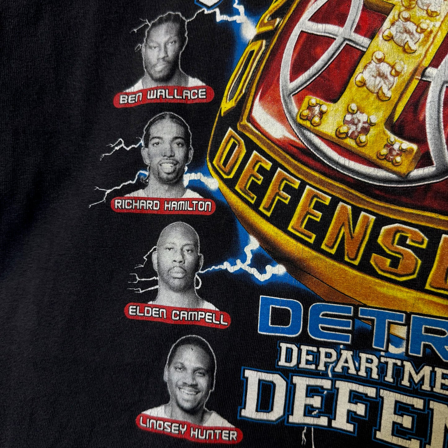 2004 Detroit Pistons Ring NBA T-Shirt Sz L (B2188)