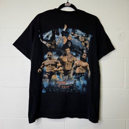 2000s WWE Raw vs Smackdown T-shirt Sz M (B1658)