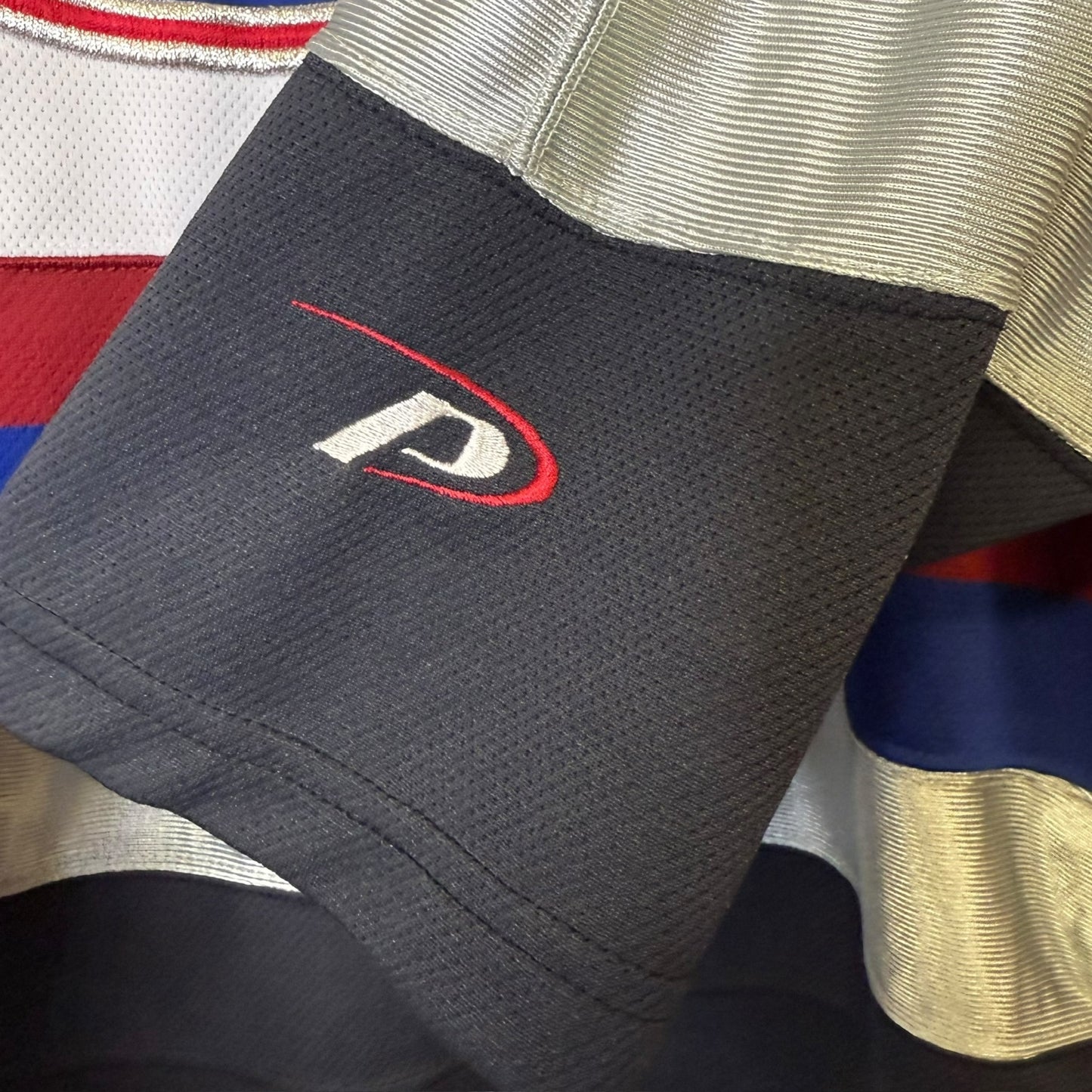 90s Vancouver Canucks Whale NHL Hockey Jersey Sz M