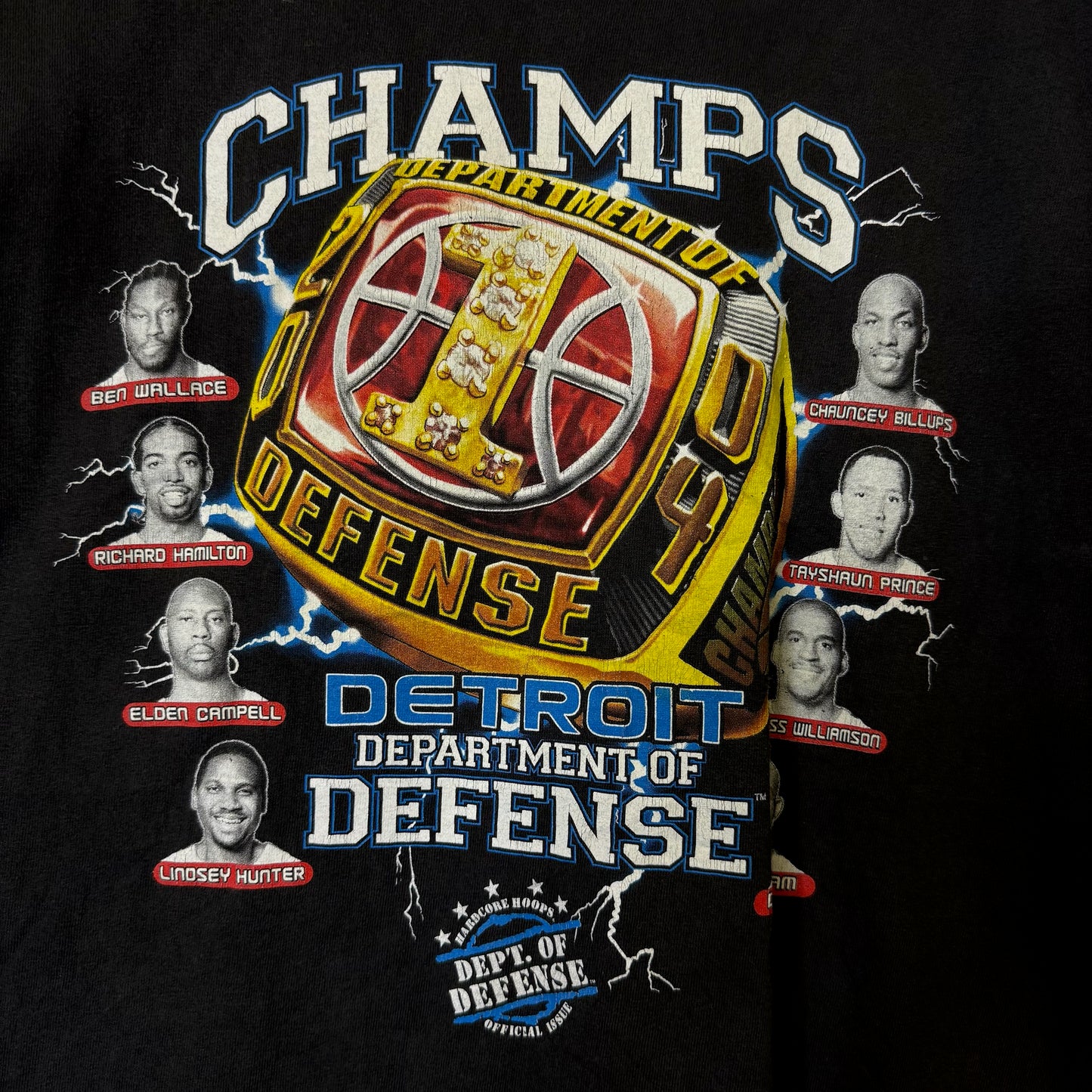 2004 Detroit Pistons Ring NBA T-Shirt Sz L (B2188)