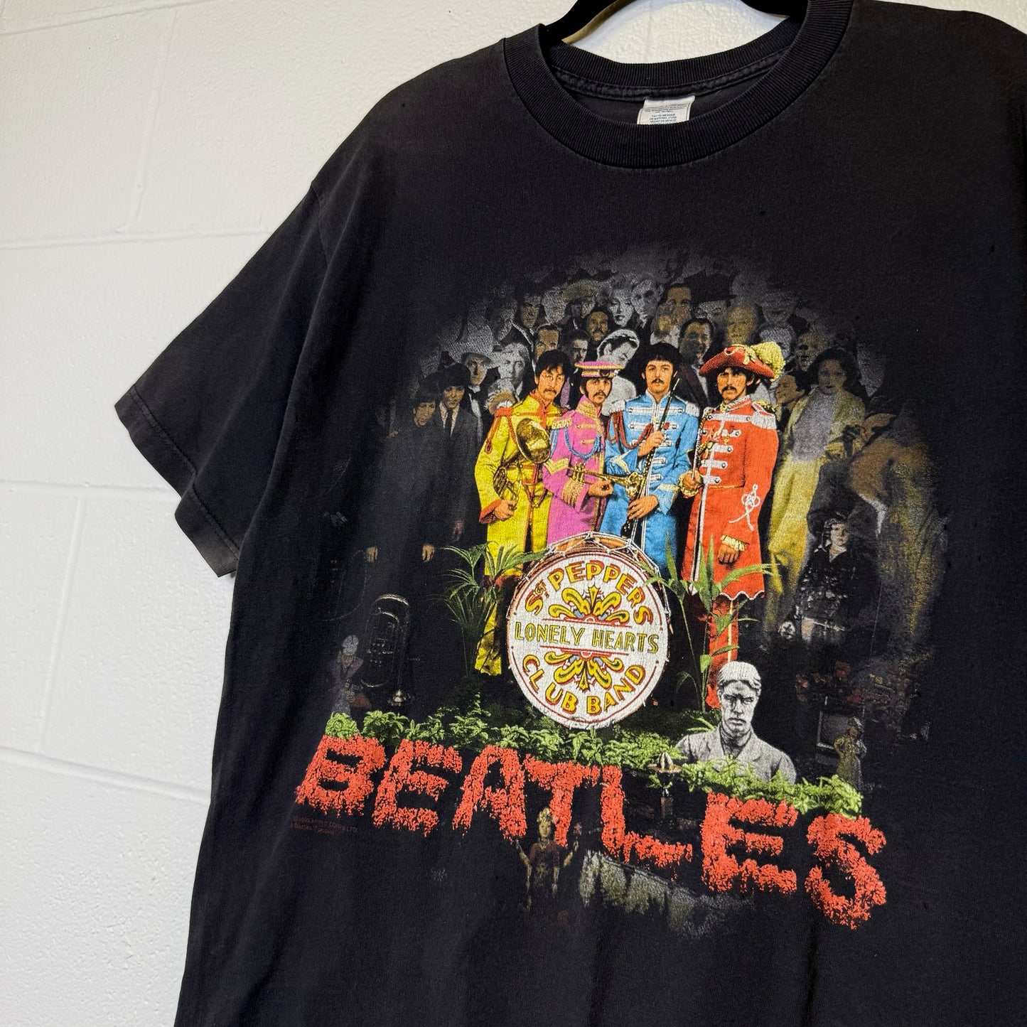 1999 The Beatles Sgt Peppers T-Shirt Sz L (B2251)