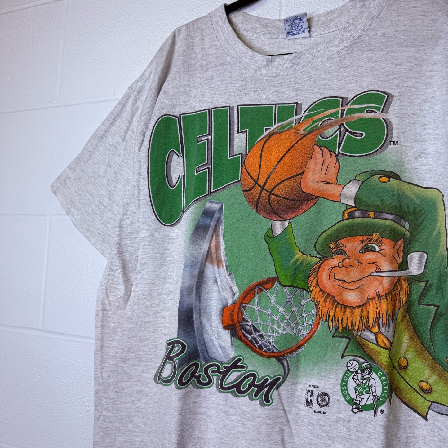 90s Boston Celtics Salem Wraparound NBA T-shirt Sz L (B2345)
