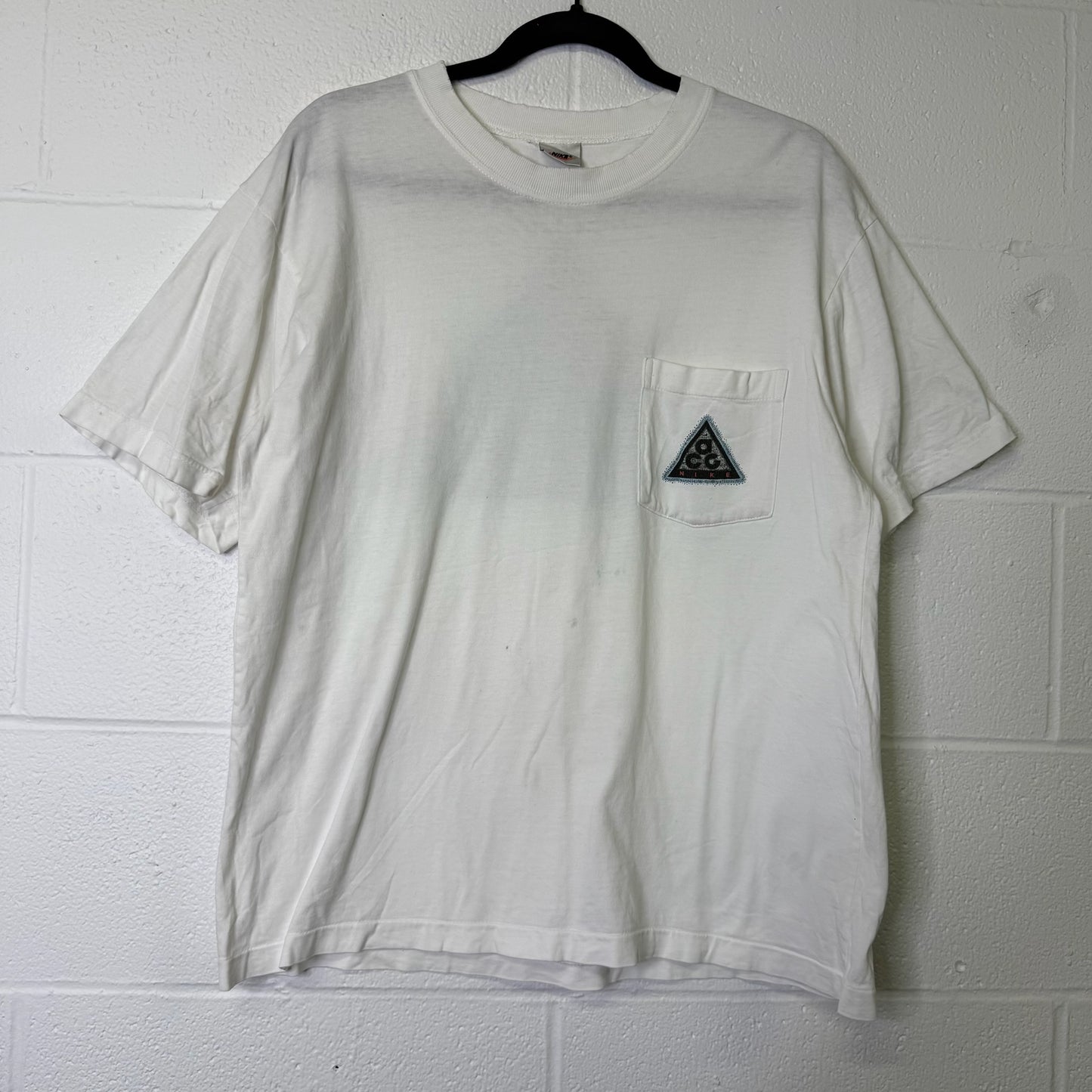 90's Nike ACG Pocket T-Shirt Sz L (B673)