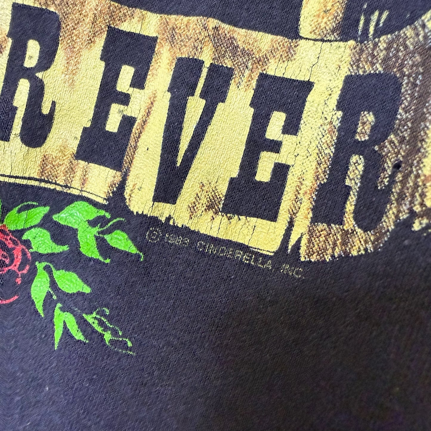 1989 Cinderalla Rock n Roll Forever T-Shirt Sz L (B2289)