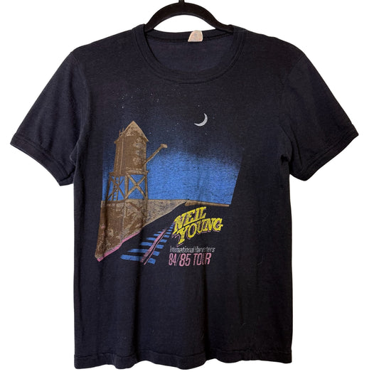 1985 NEIL YOUNG w/ The International Harvesters Concert Tour T-Shirt (B2504)