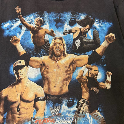 2000s WWE Raw vs Smackdown T-shirt Sz M (B1658)