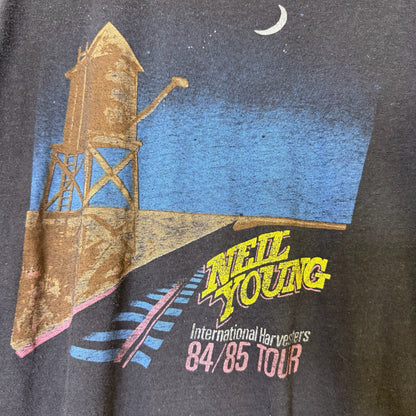 1985 NEIL YOUNG w/ The International Harvesters Concert Tour T-Shirt (B2504)