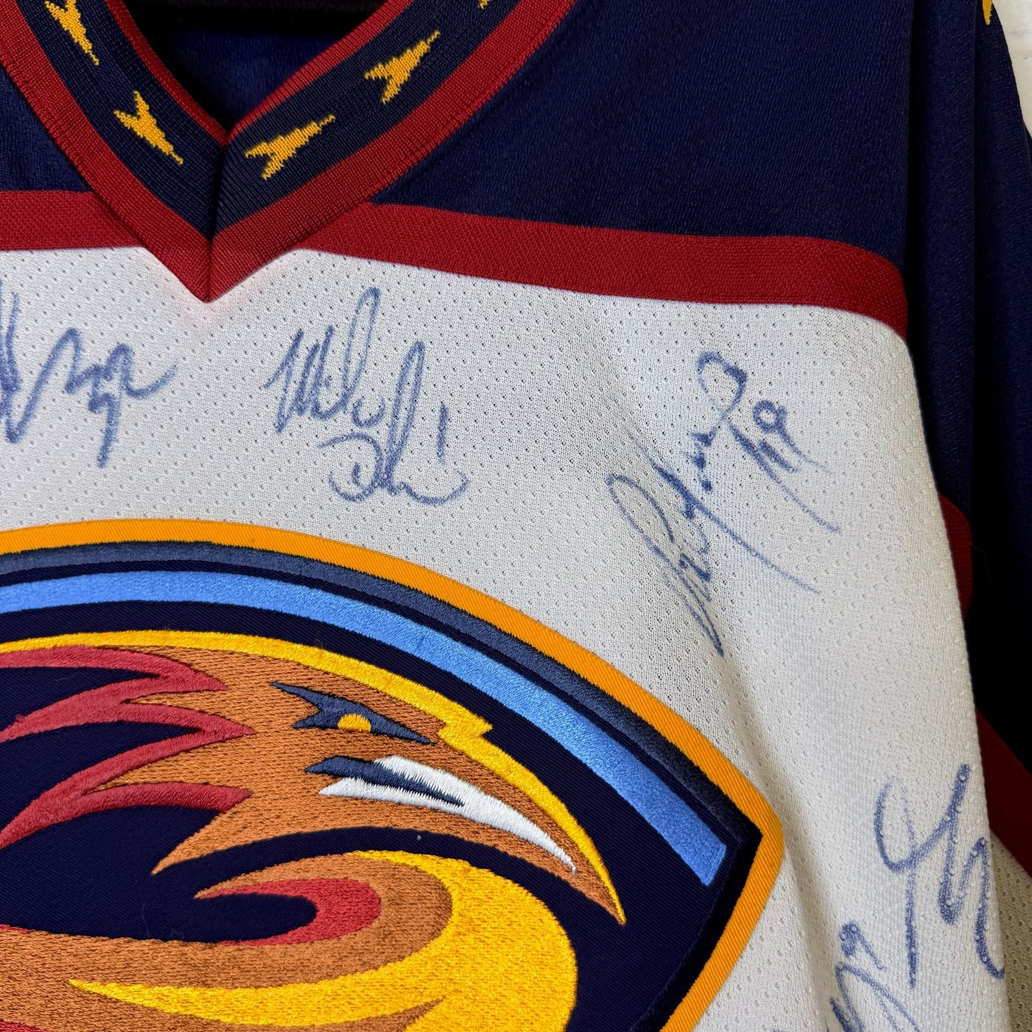 90s Atlanta Thrashers CCM Hockey NHL Jersey Autographed Sz L (B1981)